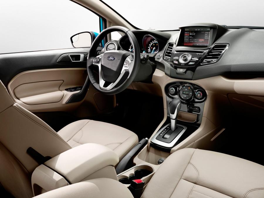 Интерьер Ford Fiesta Titanium Hatchback 2013 года  (NA) (фото 13 из 28)